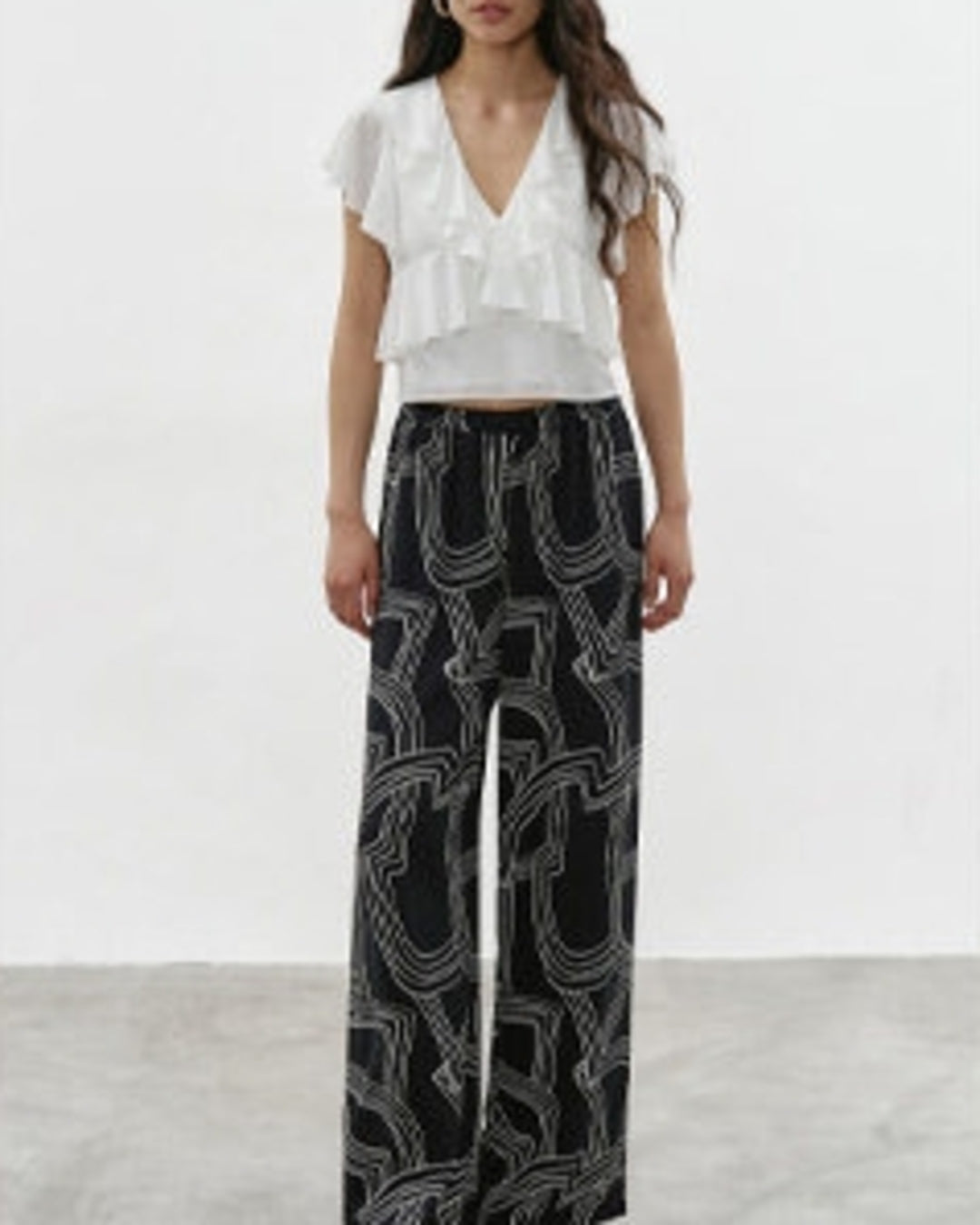 v-neck ruffled cropped blouse【NINE0335】