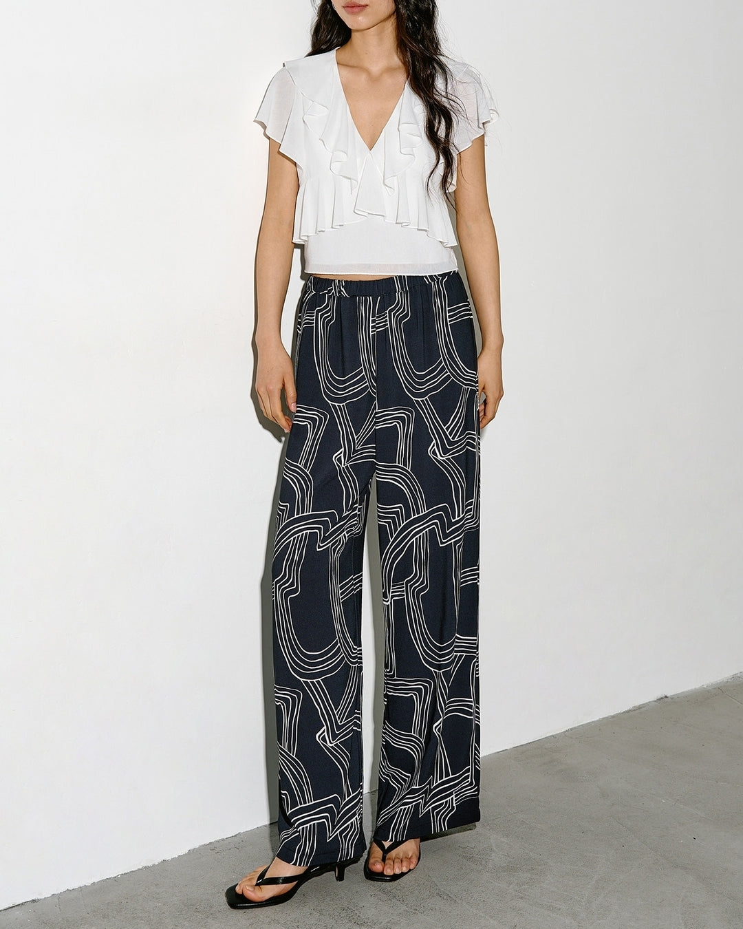 v-neck ruffled cropped blouse【NINE0335】