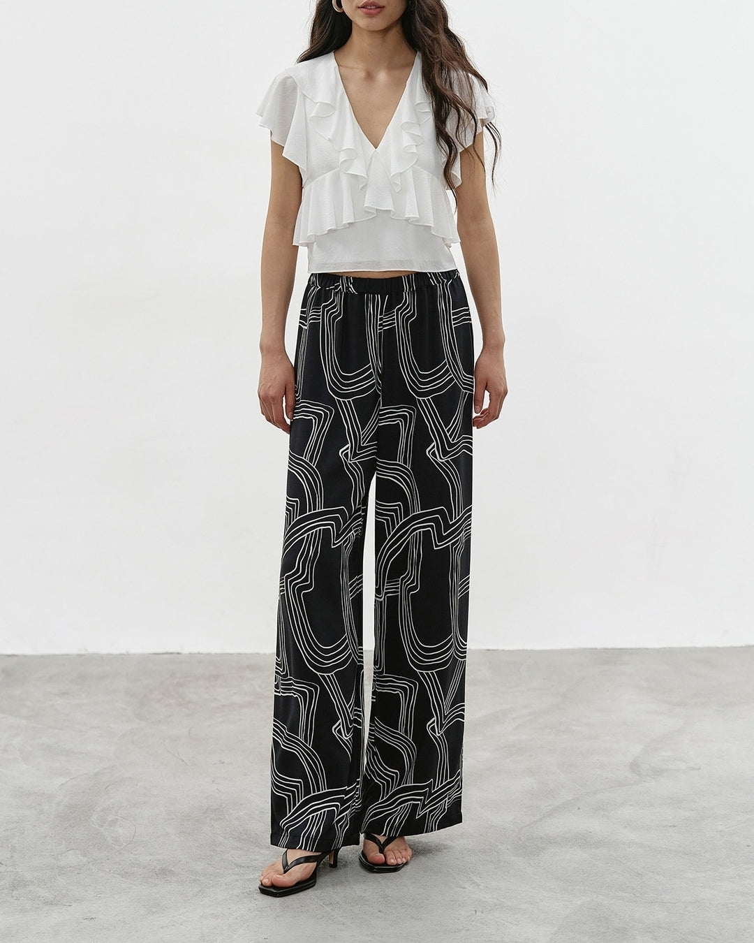 v-neck ruffled cropped blouse【NINE0335】