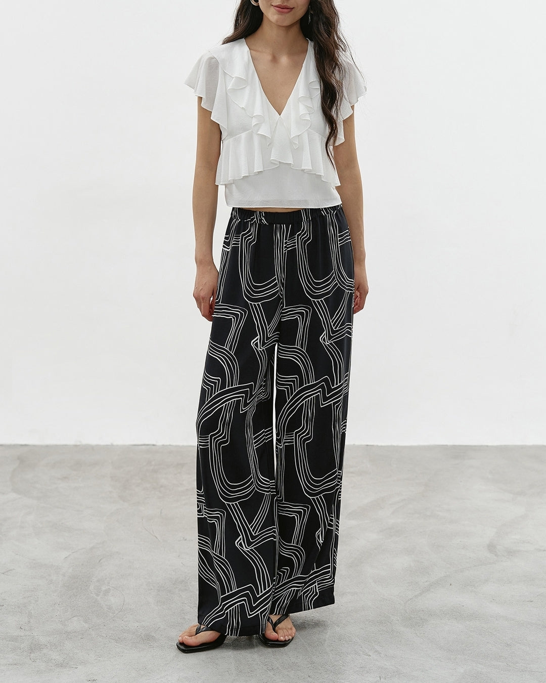 v-neck ruffled cropped blouse【NINE0335】