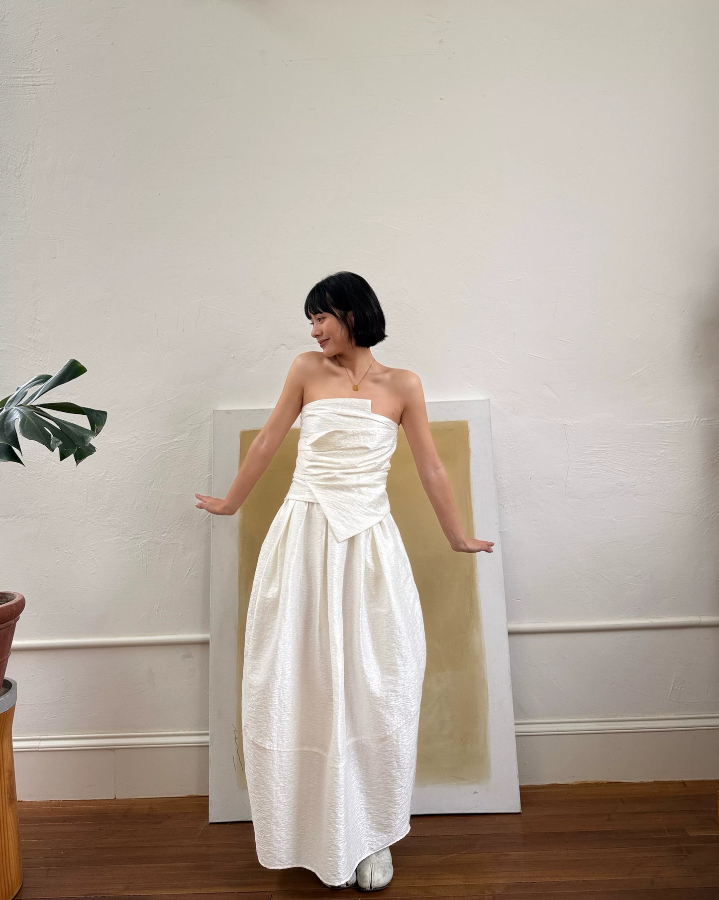 asymmetrical drape baretop setup 1color【NINE7001】
