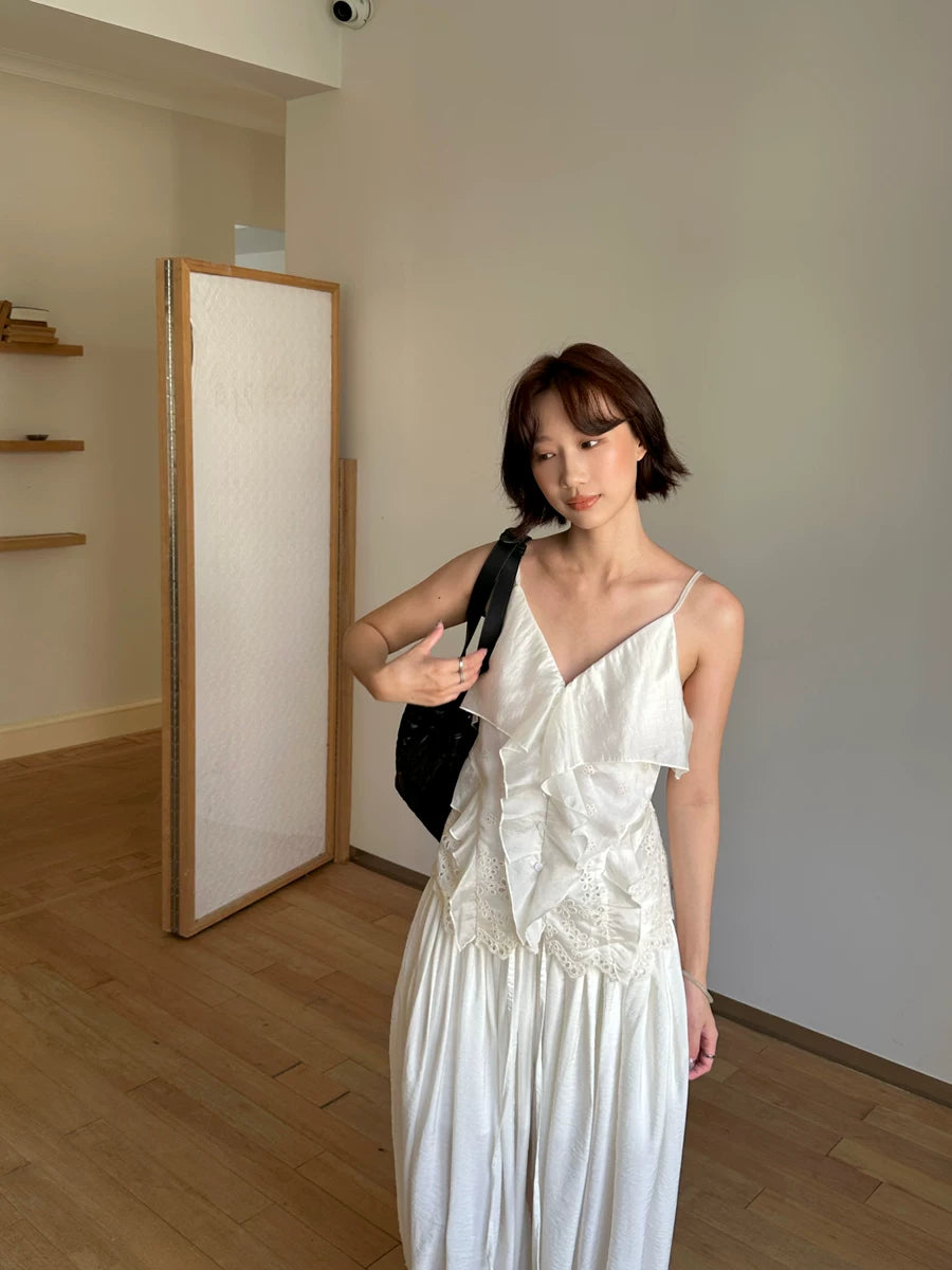 embroidery ruffle V-neck camisole tops 1color 【NINE7142】
