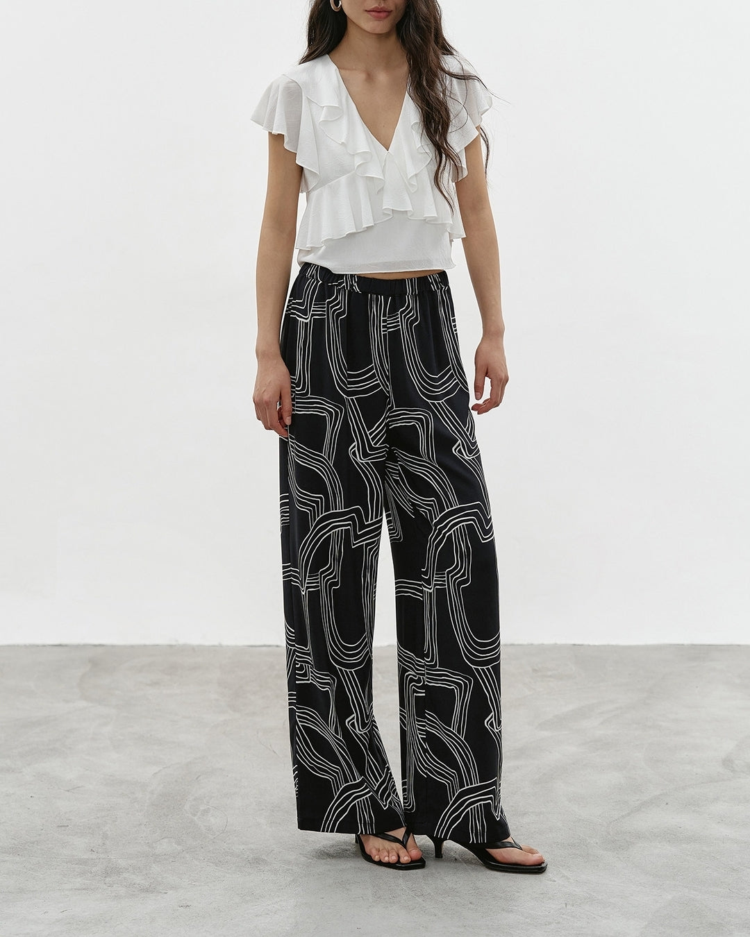 v-neck ruffled cropped blouse【NINE0335】