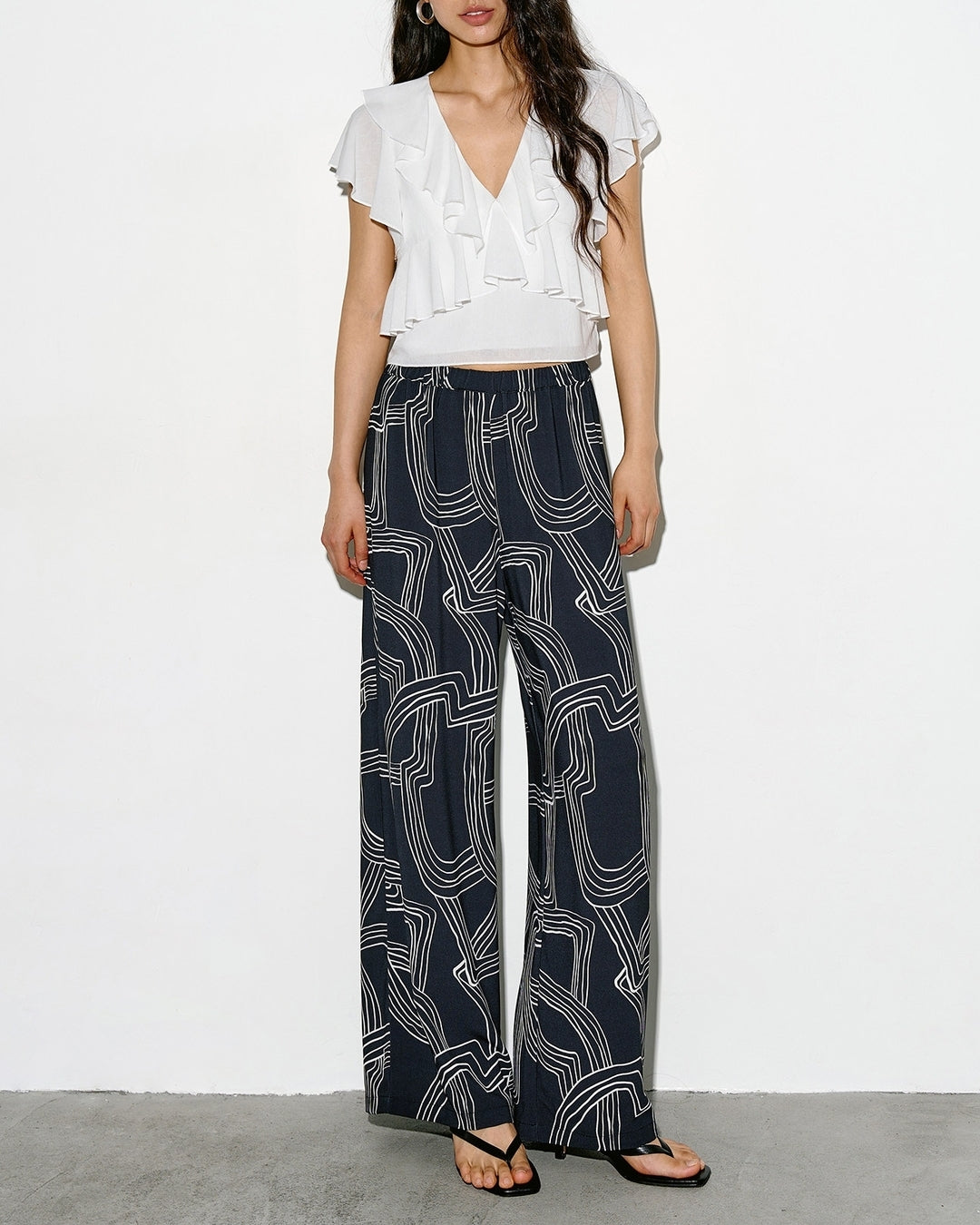 v-neck ruffled cropped blouse【NINE0335】