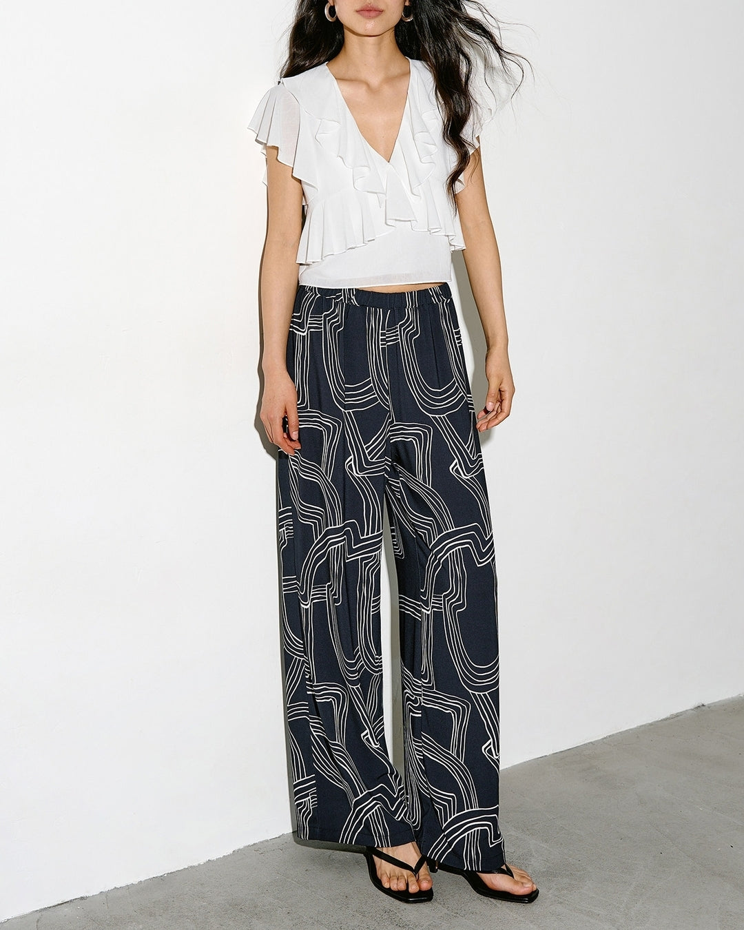 v-neck ruffled cropped blouse【NINE0335】