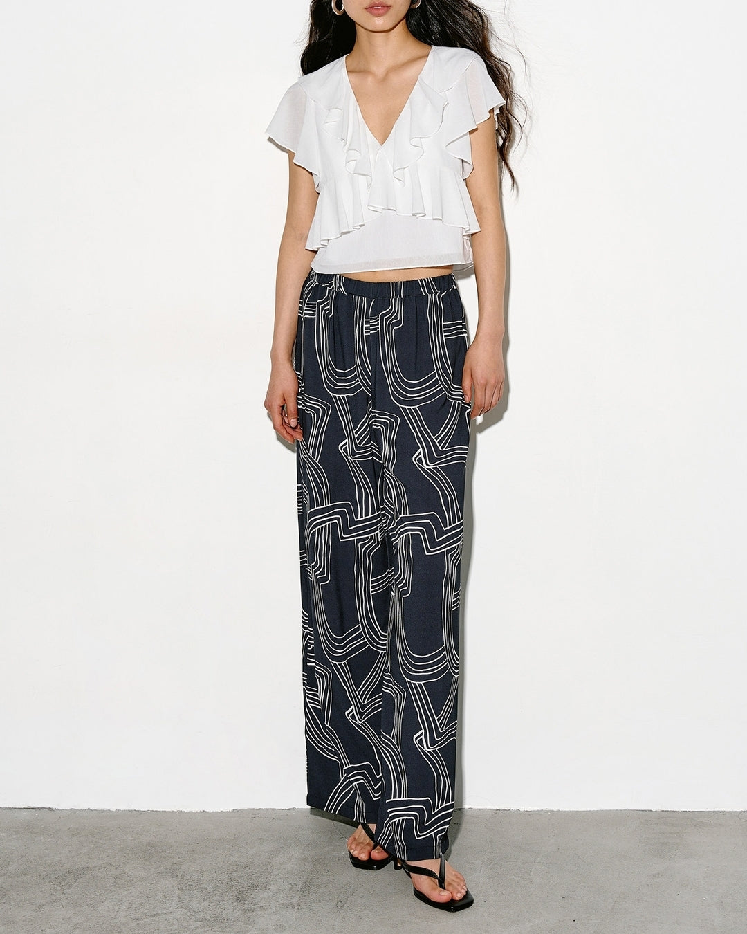 v-neck ruffled cropped blouse【NINE0335】