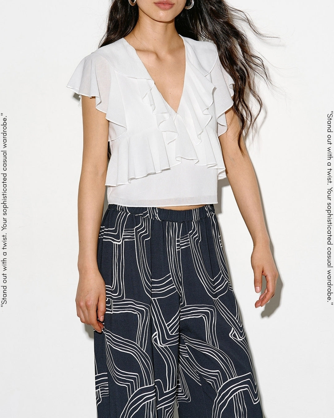 v-neck ruffled cropped blouse【NINE0335】