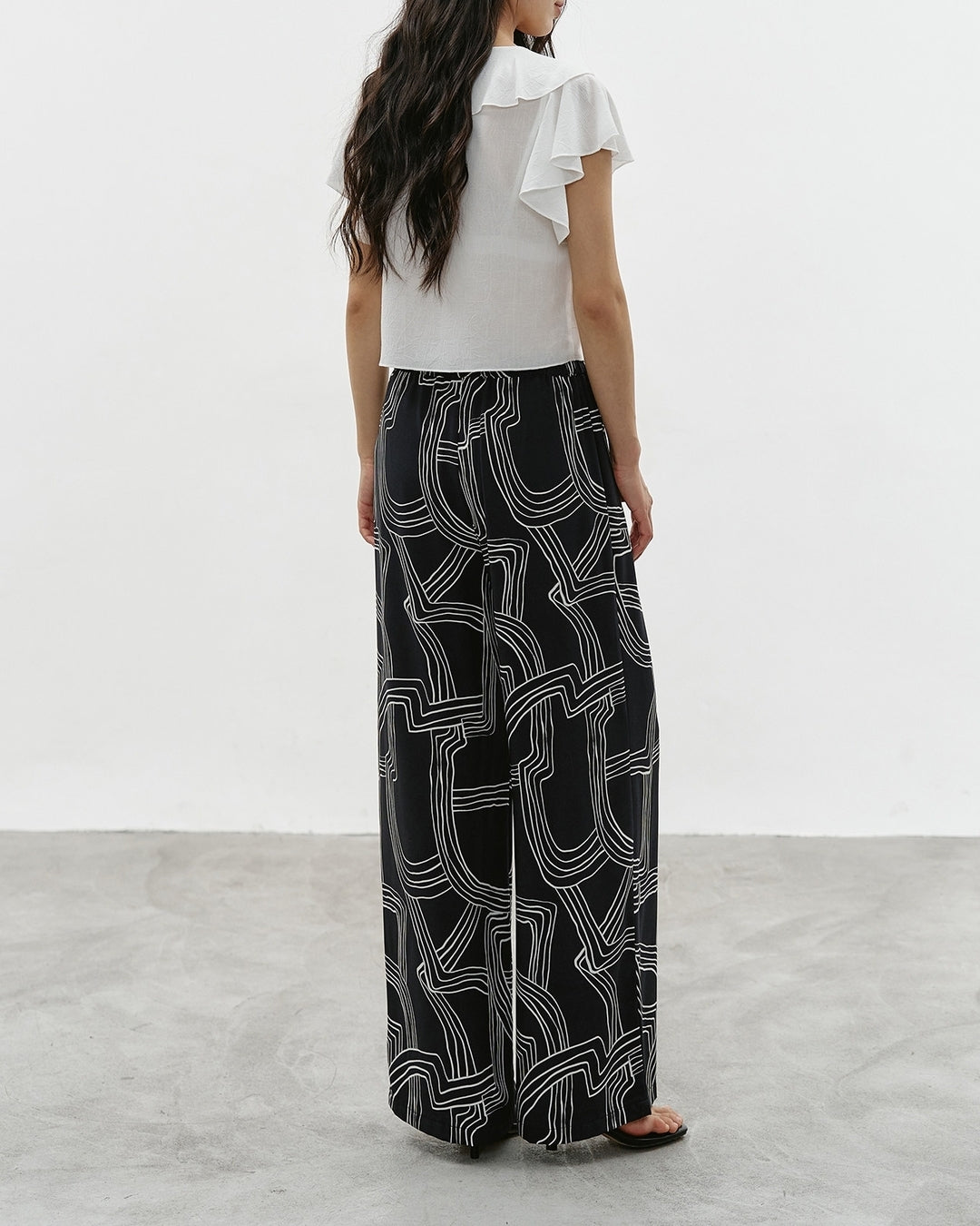v-neck ruffled cropped blouse【NINE0335】